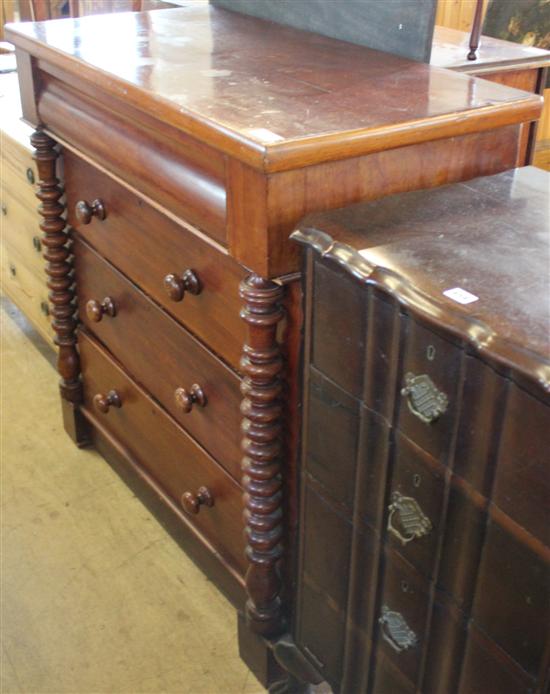 Victorian mahogany chest of drawers